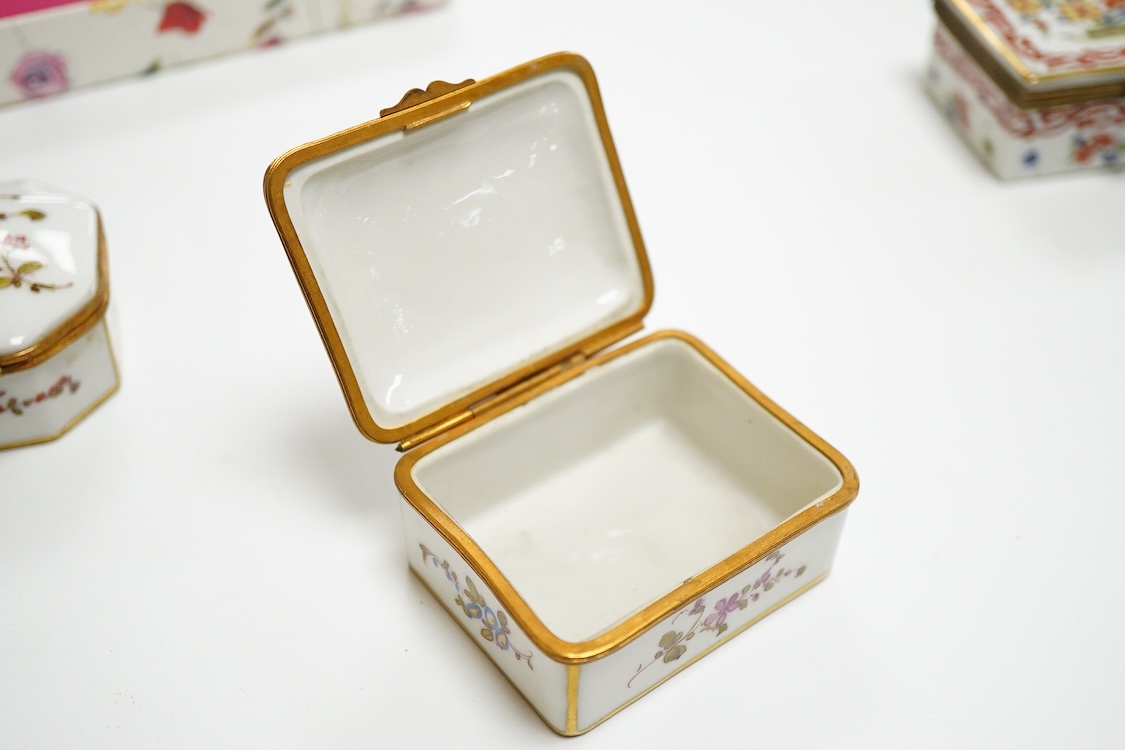 Three early 20th century French porcelain snuff boxes with floral decoration, 7cm wide